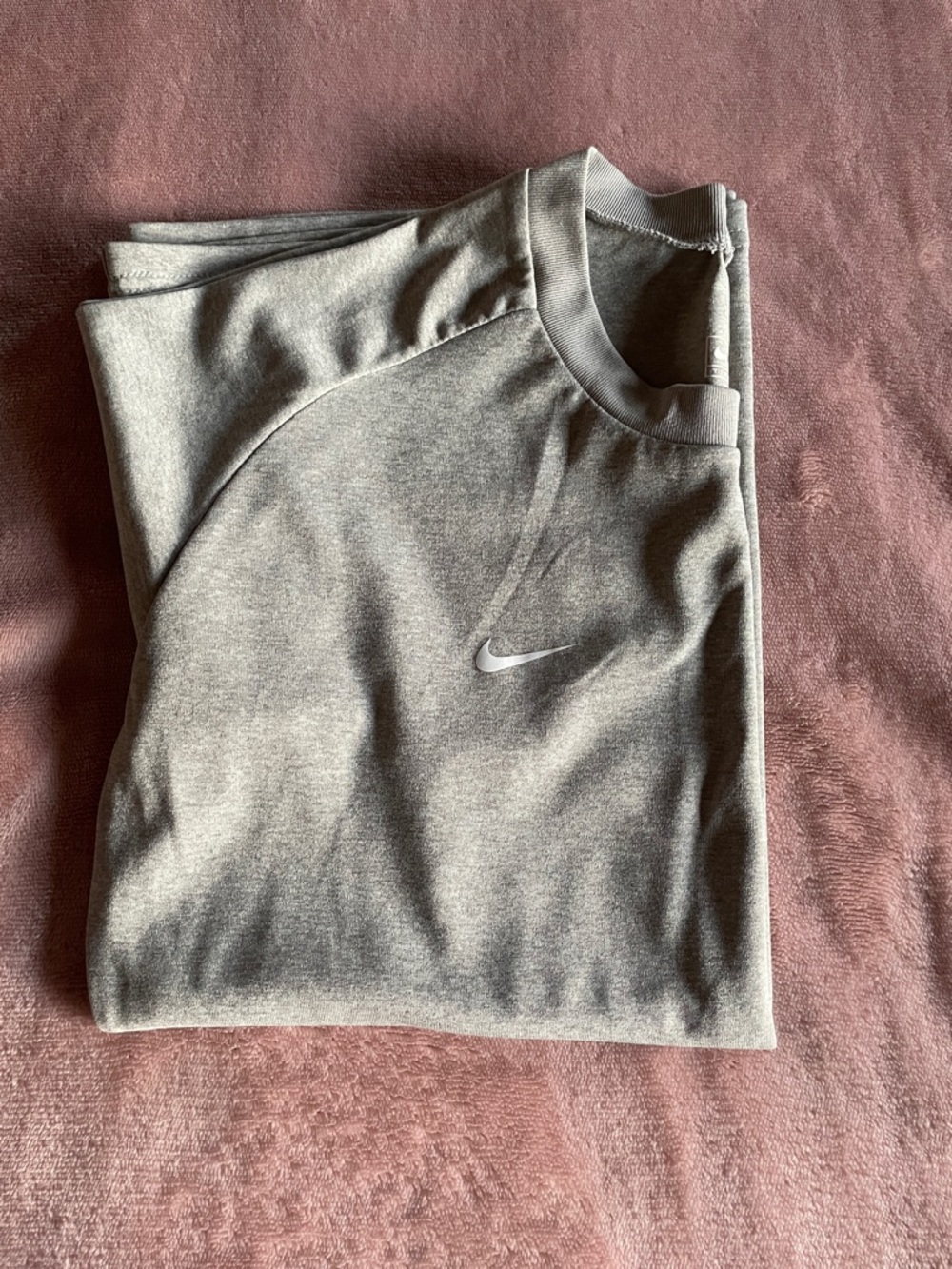 Nike Gray Women Athletic Tee with Detroit Tigers Old English D - Picture 6 of 10